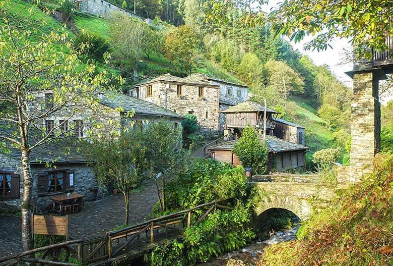 amezaga-casa-de-aldea-entorno-galeria-taramundi-os-teixois