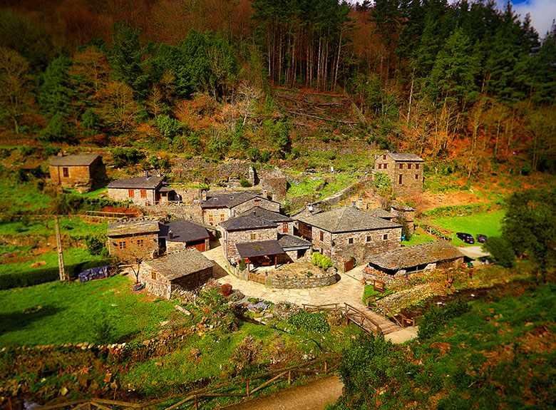 amezaga-casa-de-aldea-entorno-galeria-taramundi-pueblo-as-veigas